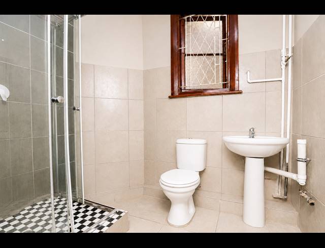 1.5 BEDROOM APARTMENT FOR SALE IN ESSENWOOD